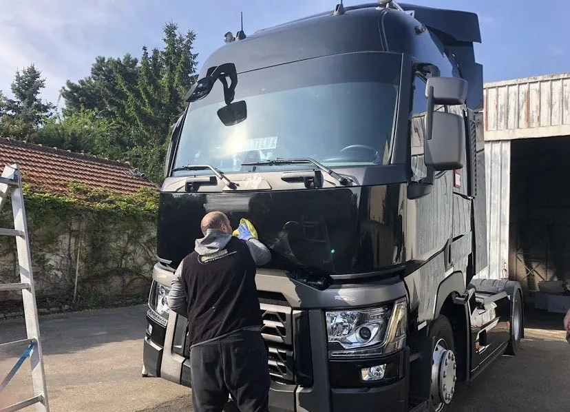 Lavage à la main · poids lourd Renault Trucks