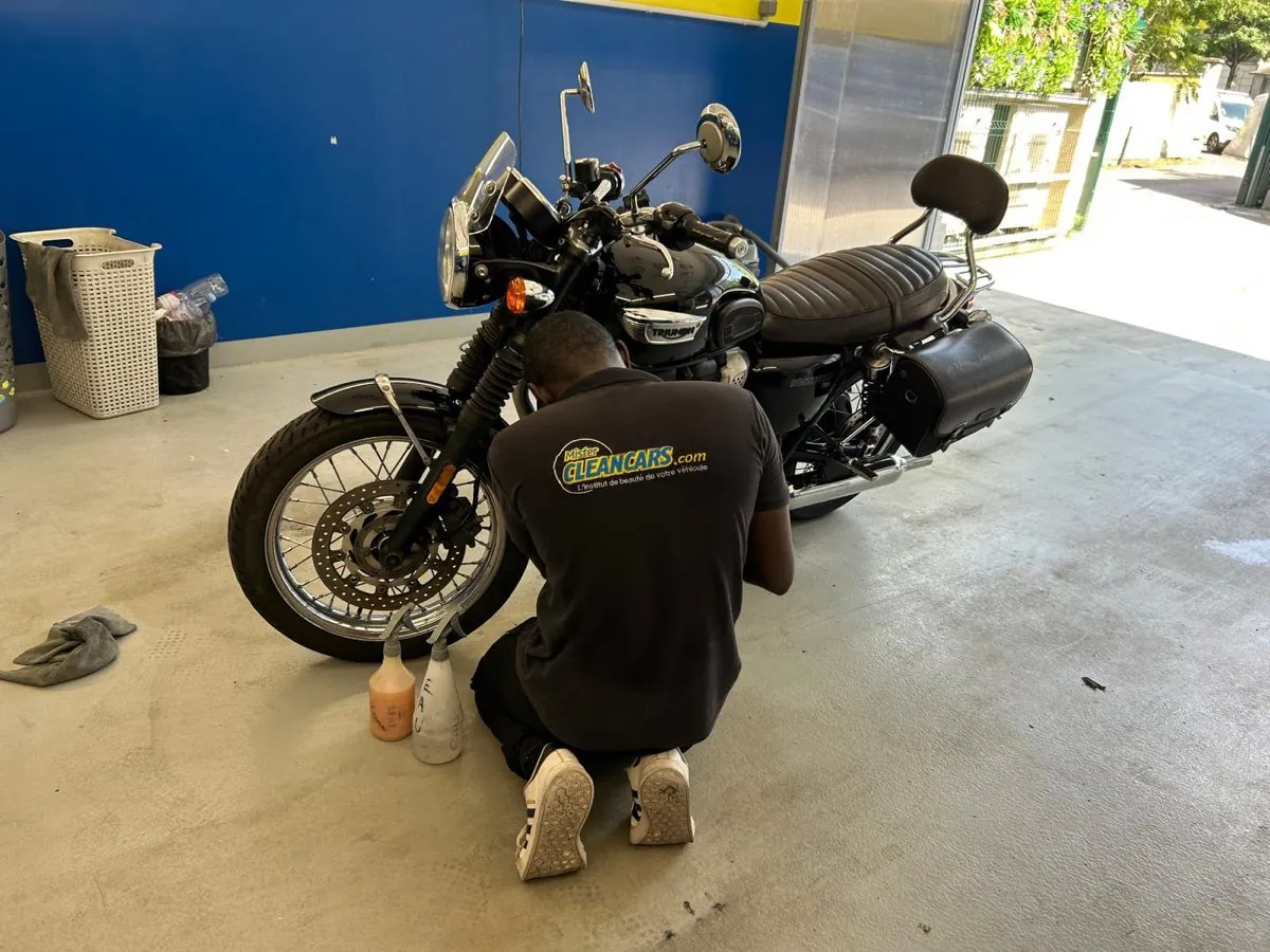 Triumph, lavage à la main